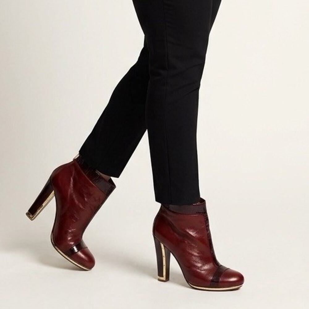 BCBGMAXAZRIA Runway Burgandy Leather Ankle Boot Cap Toe Studded Zip Burgundy 10